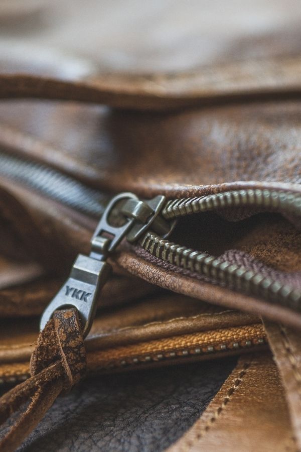Details Reissverschluss Crossbody